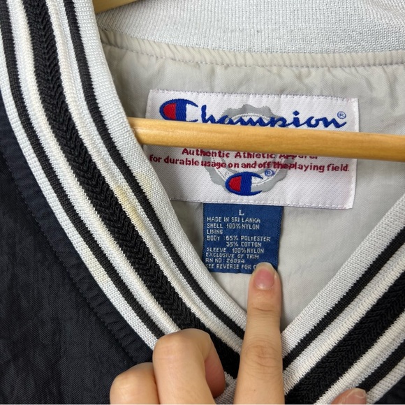 Champion Vintage “Normal” V-neck Windbreaker L - Picture 3 of 4